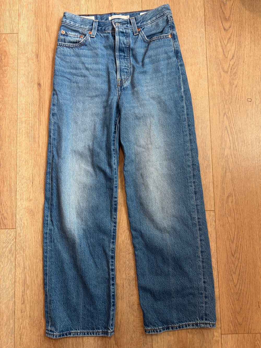Levi’s Premium Ribcage Straight Jeans High Rise Medium Wash Size 26